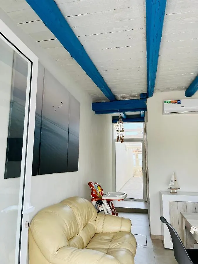 Casa Vacanza Frontemare Angeli Шикли Дом отдыха